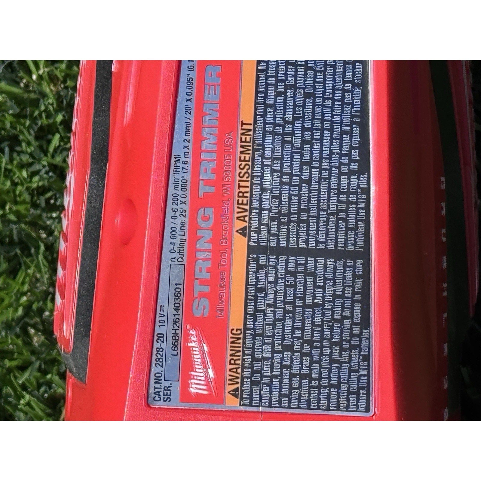 Milwaukee 2828-21E M18 Brushless String Trimmer Kit XC6.0 Battery Charger