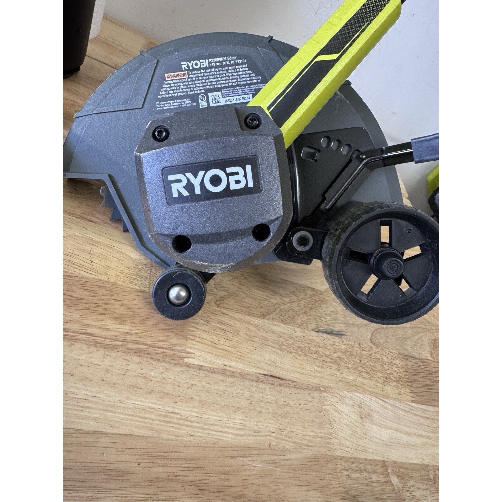 Ryobi Electric Cordless Edger Grass Lawn Reversible 18Volt Battery Charger P2310