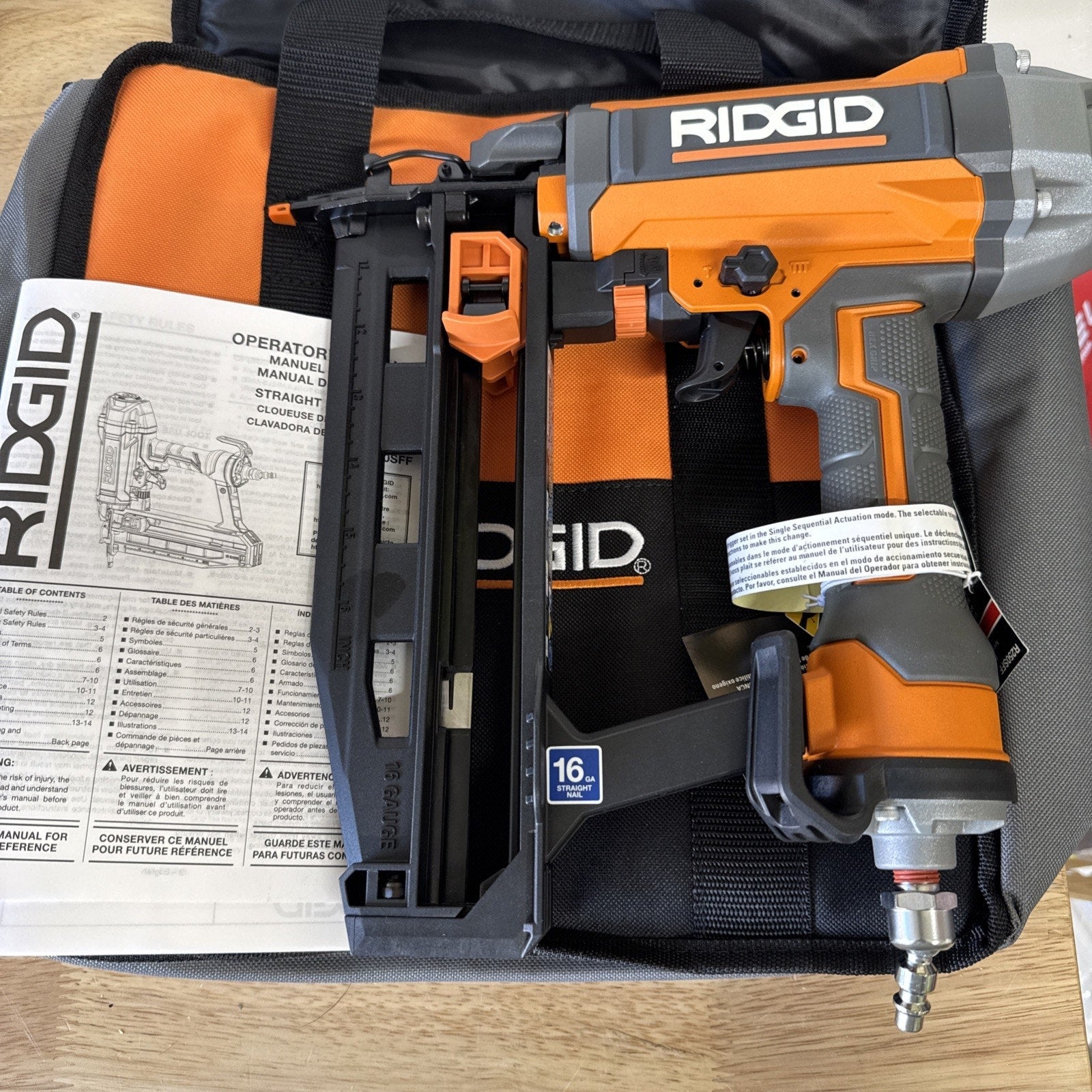RIDGID R250SFF 16 Gauge 2.5 inch Finish Nail Gun