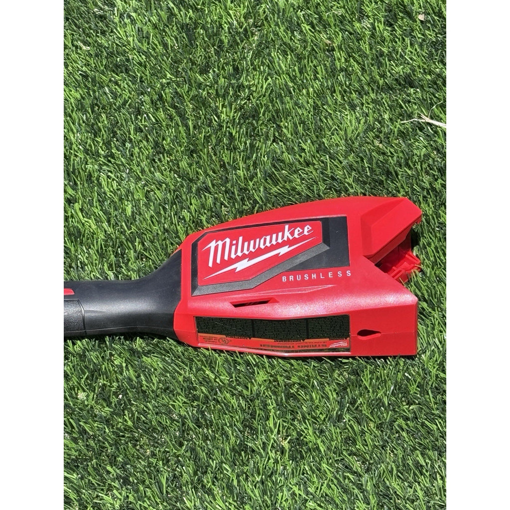 Milwaukee 2828-21E M18 Brushless String Trimmer Kit XC6.0 Battery Charger