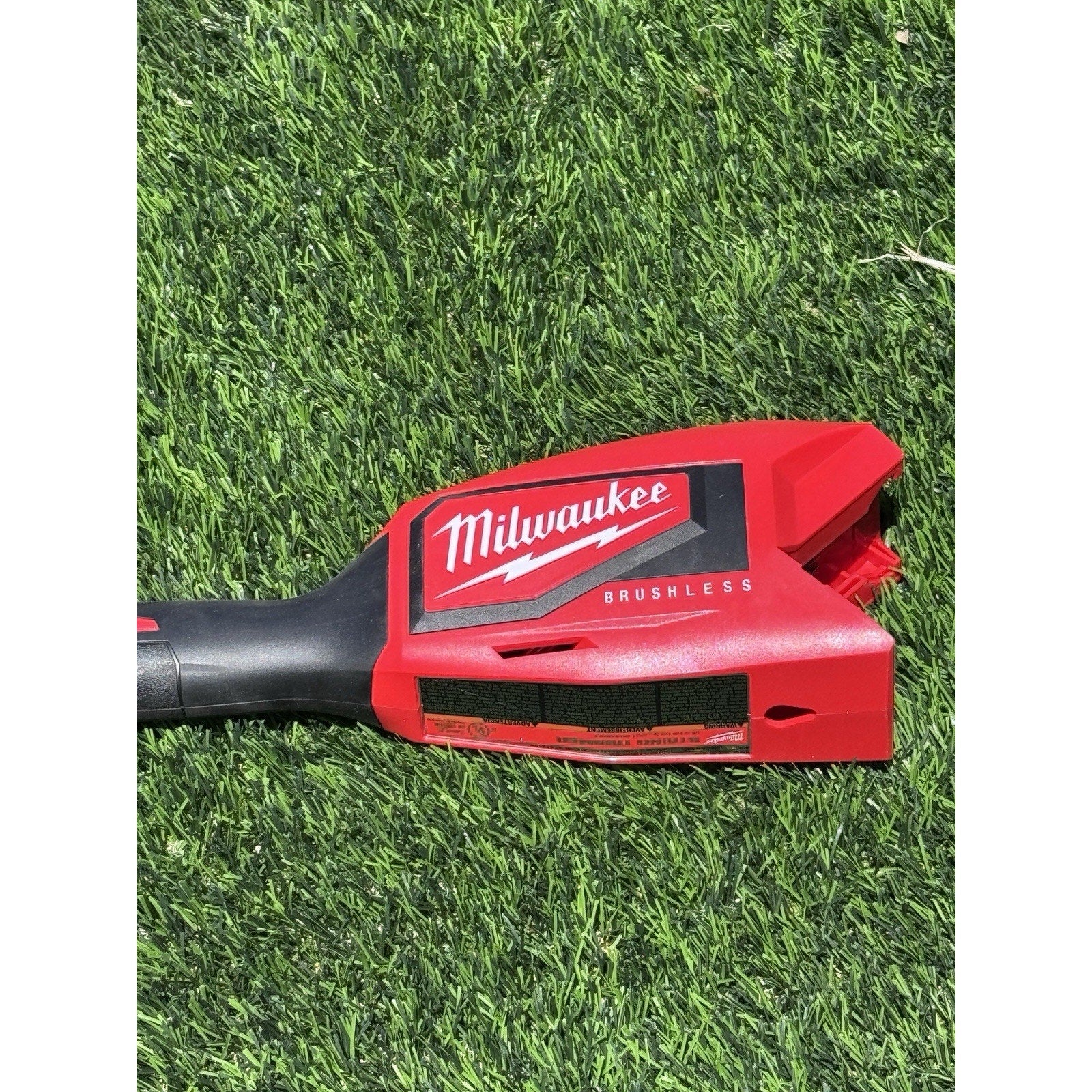 Milwaukee 2828-21E M18 Brushless String Trimmer Kit XC6.0 Battery Charger