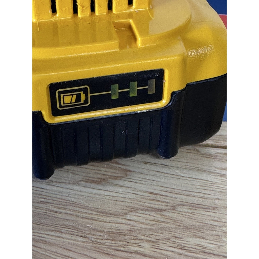 DeWalt DCST925M1 20V MAX 13 in String Trimmer Kit 4.0Ah Battery Charger Used
