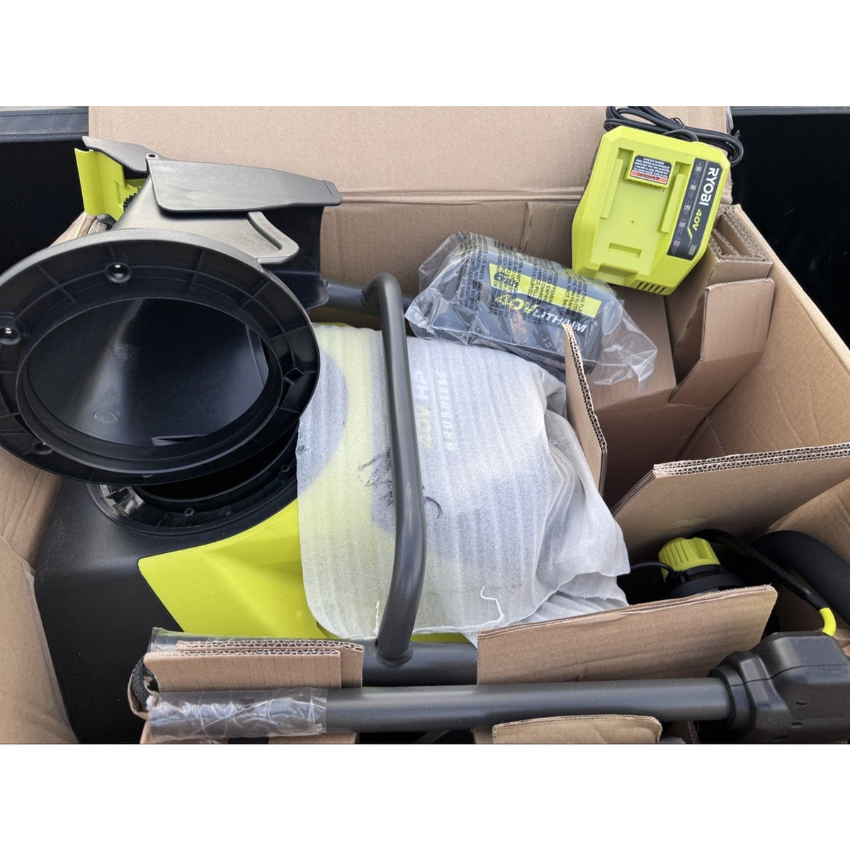 RYOBI 40V HP 18in Brushless Snow Blower Kit RY40890 6Ah Battery Charger Open Box