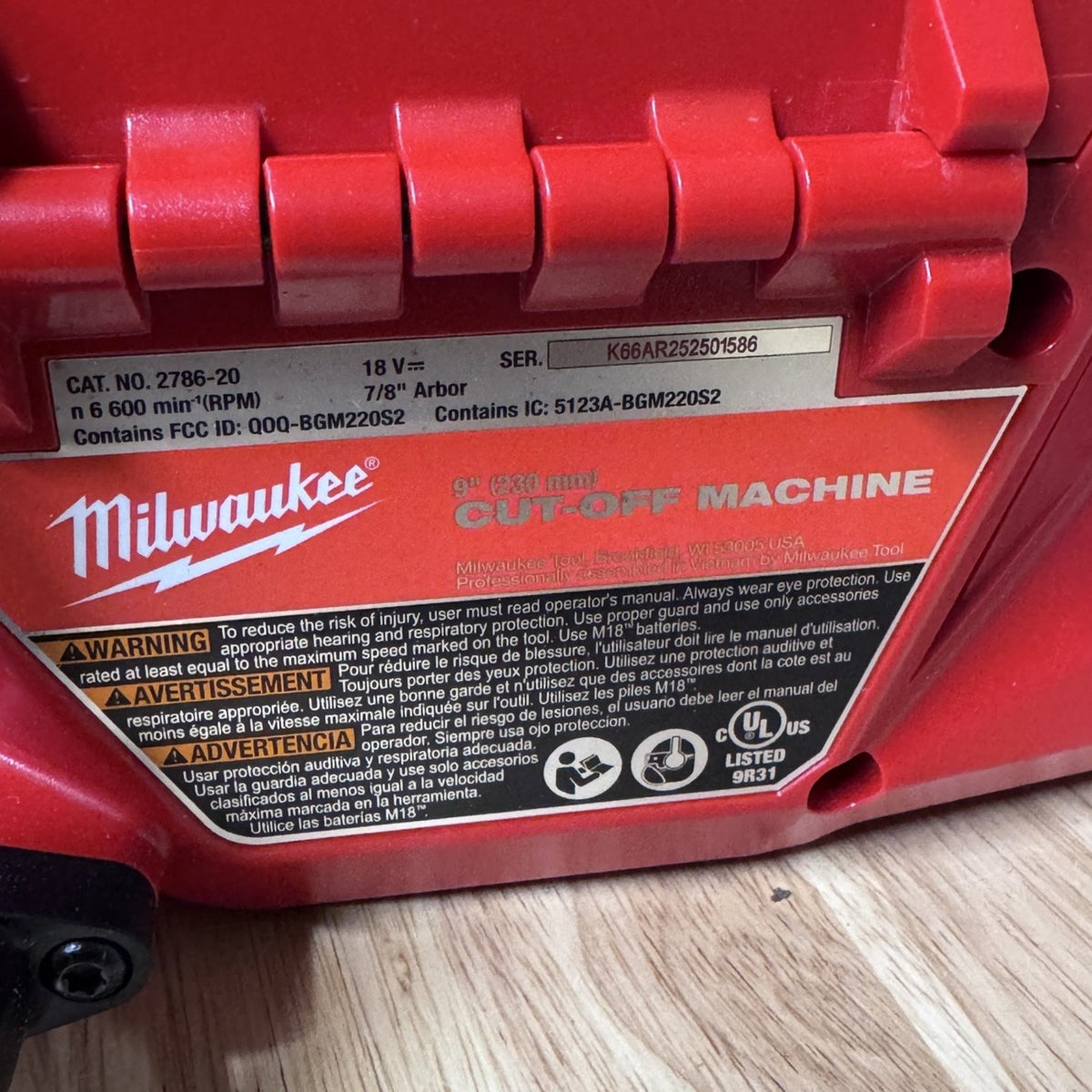 Milwaukee 2786-20 M18 FUEL 9in Cut-Off Saw Kit XC6.0 Battery Charger 2 Blades