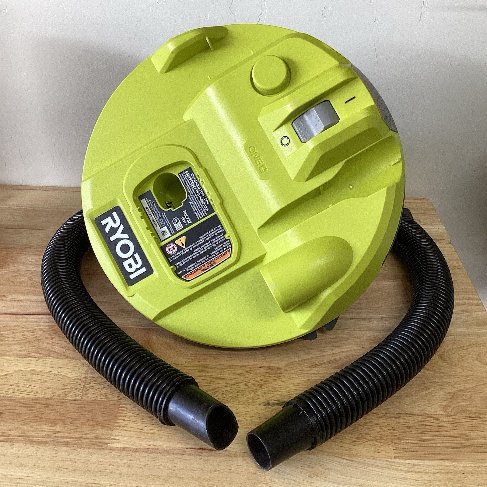 RYOBI 18V Cordless PCL732B 5 Gallon Bucket Top Wet/Dry Vacuum (Tool Only)