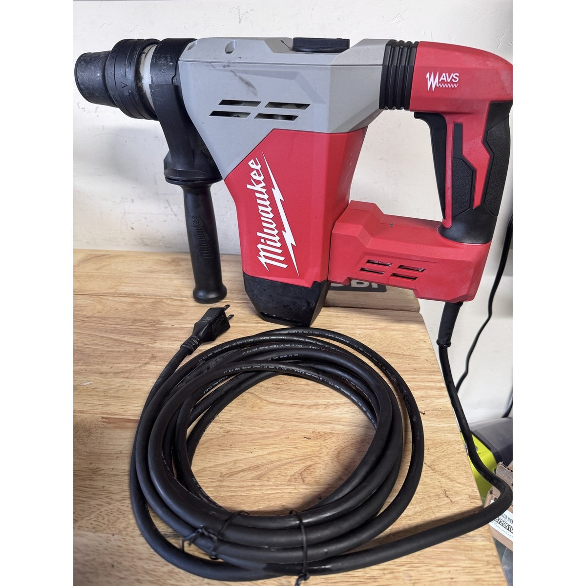 Milwaukee 5517-20 1-9/16 in SDS Max Rotary Hammer 14A AVS w/ Case Used Tested
