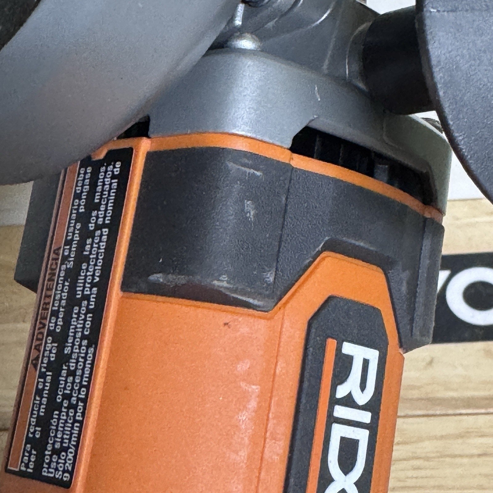 RIDGID 18V Cordless 4-1/2 In. Angle Grinder Kit W/ Battery & Charger