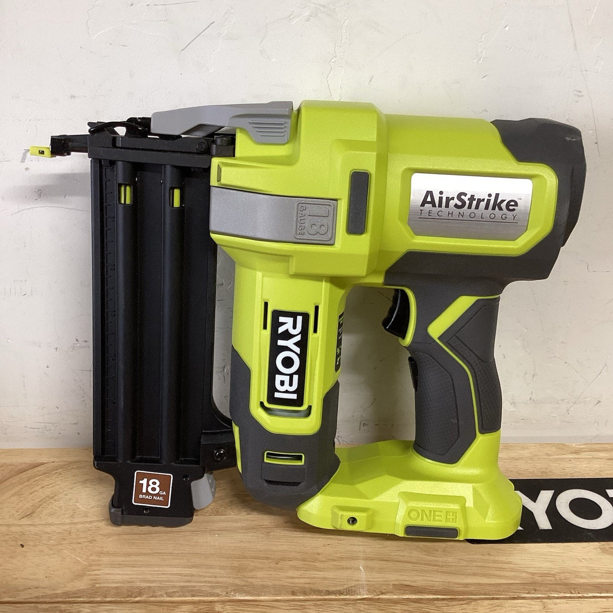 Ryobi 18V Ryobi ONE+ 18-Gauge Cordless Airstrike Brad Nailer (Tool Only) P321
