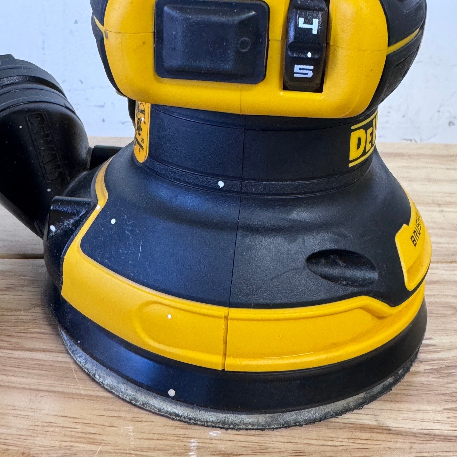Dewalt 5” orbital sander