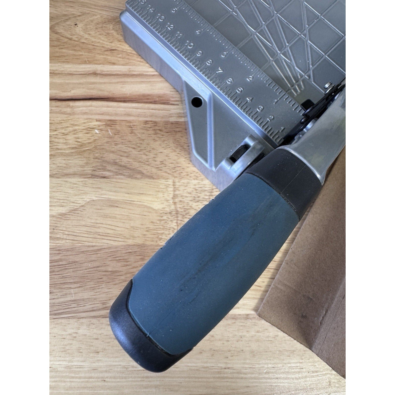 Anvil 12 in Vinyl Flooring Cutter Manual Tile Plank Cutting Tool 5mm Thickness