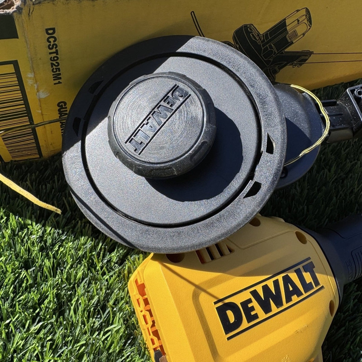 DeWalt DCST925M1 20V MAX 13 in String Trimmer Kit 4.0Ah Battery Charger Used