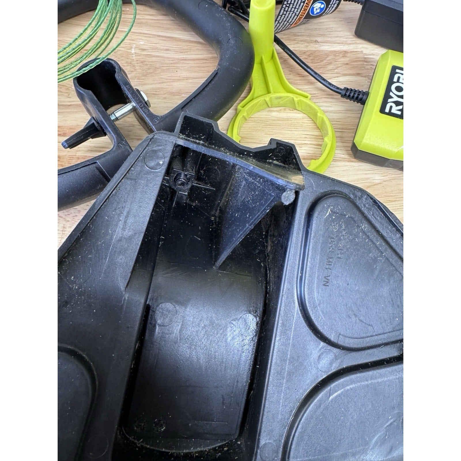 Ryobi RY40ST01K 40V 15" Expand-It Attachment String Trimmer(with Battery) Used