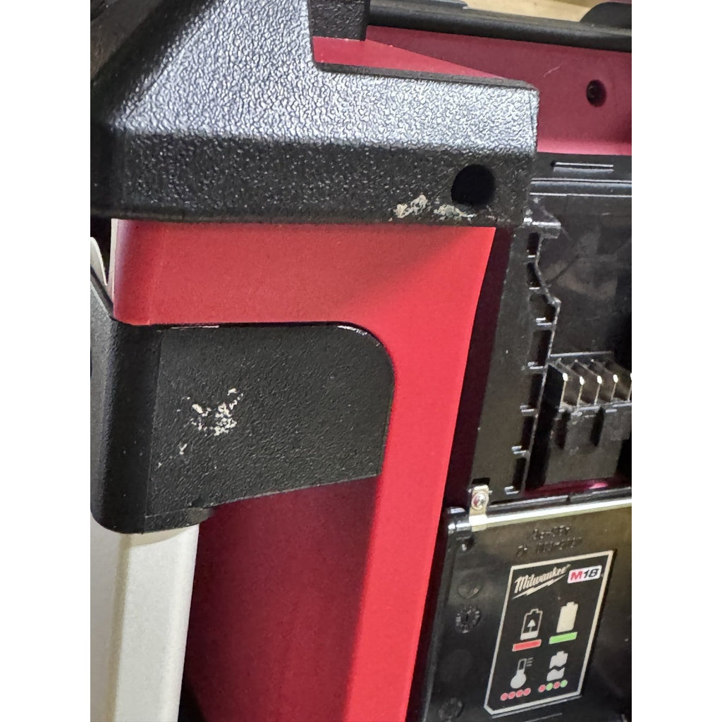 Milwaukee 2792-20 M18 Jobsite Radio Charger Bluetooth USB Tool Only Used