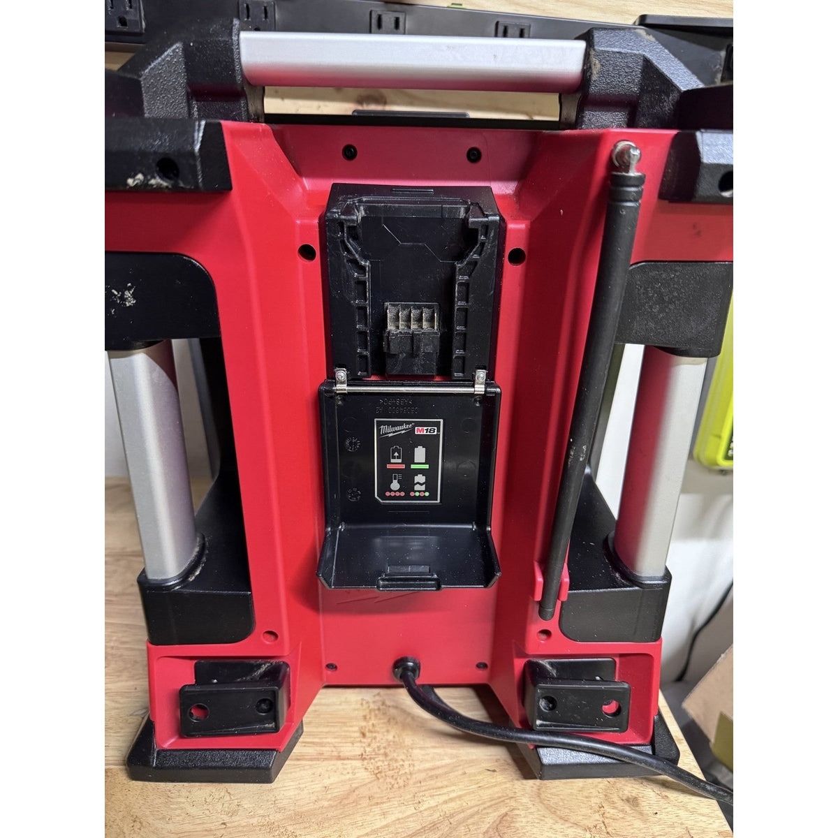 Milwaukee 2792-20 M18 Jobsite Radio Charger Bluetooth USB Tool Only Used