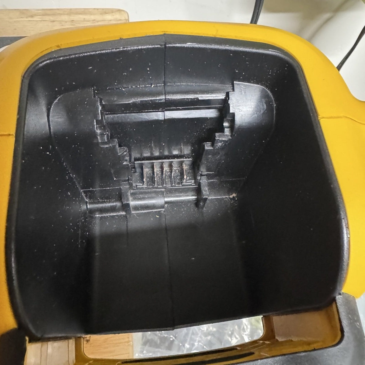 DeWalt FLEXVOLT 60V MAX 16 in Brushless Chainsaw DCCS670 Tool Only Used