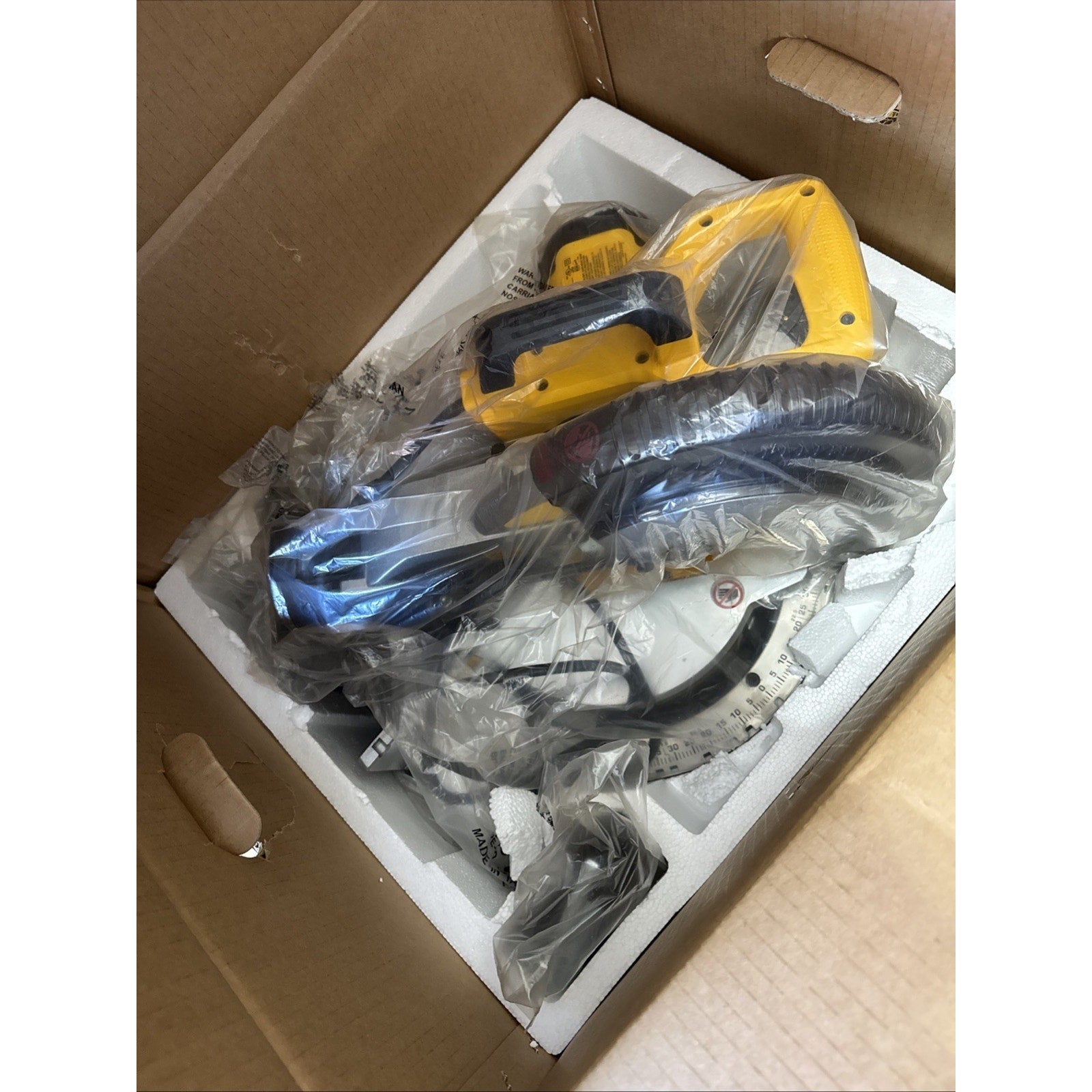 DEWALT DWS713 10 inch Compound Miter Saw Corded