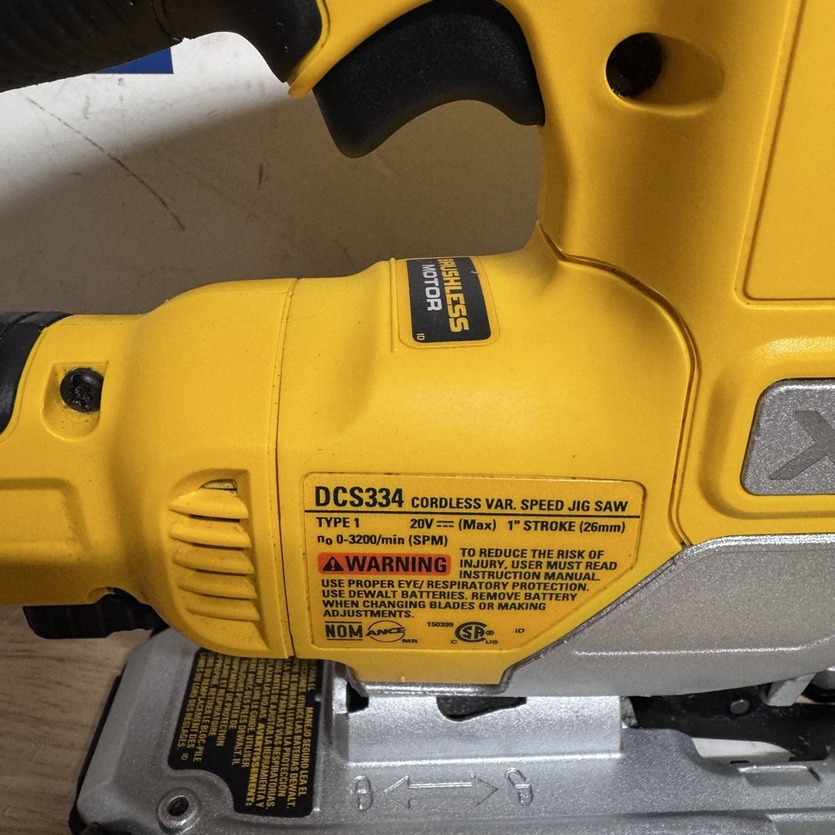 DEWALT DCS334B 20V MAX XR Brushless Jig Saw Tool Only Used w/ Box Blade