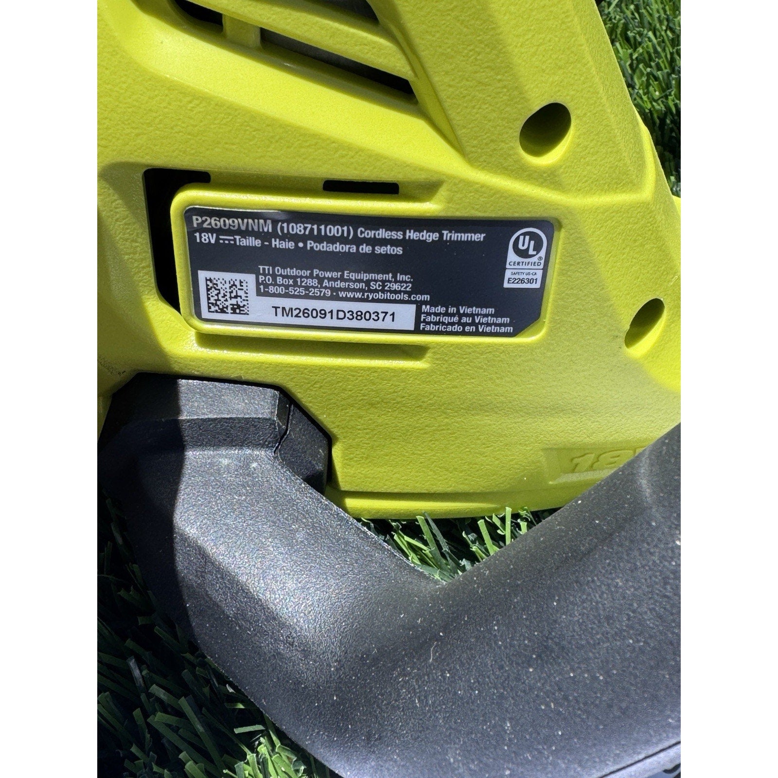 ONE+ 18V 22 in. Lithium-Ion Cordless Hedge Trimmer with 2.0 Ah Battery and Charg