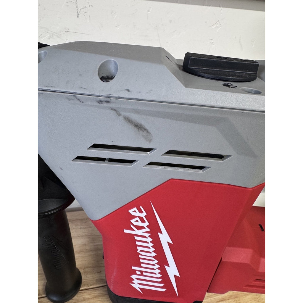 Milwaukee 5517-20 1-9/16 in SDS Max Rotary Hammer 14A AVS w/ Case Used Tested