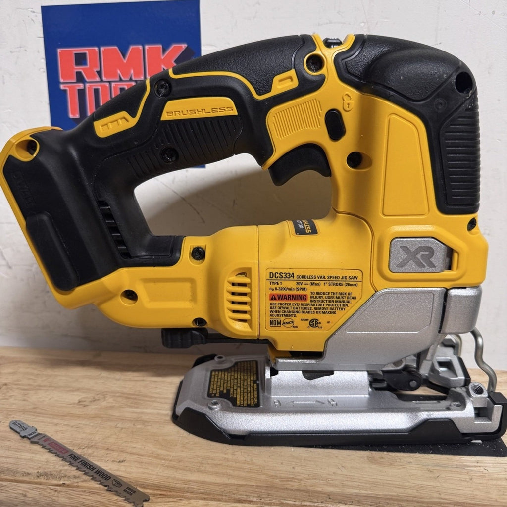DEWALT DCS334B 20V MAX XR Brushless Jig Saw Tool Only Used w/ Box Blade