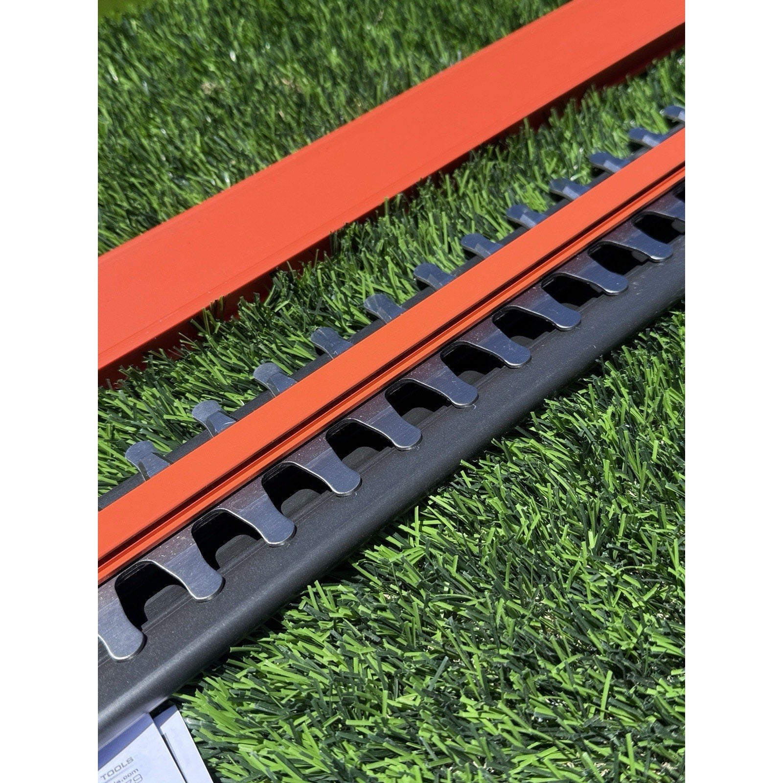 ONE+ 18V 22 in. Lithium-Ion Cordless Hedge Trimmer with 2.0 Ah Battery and Charg
