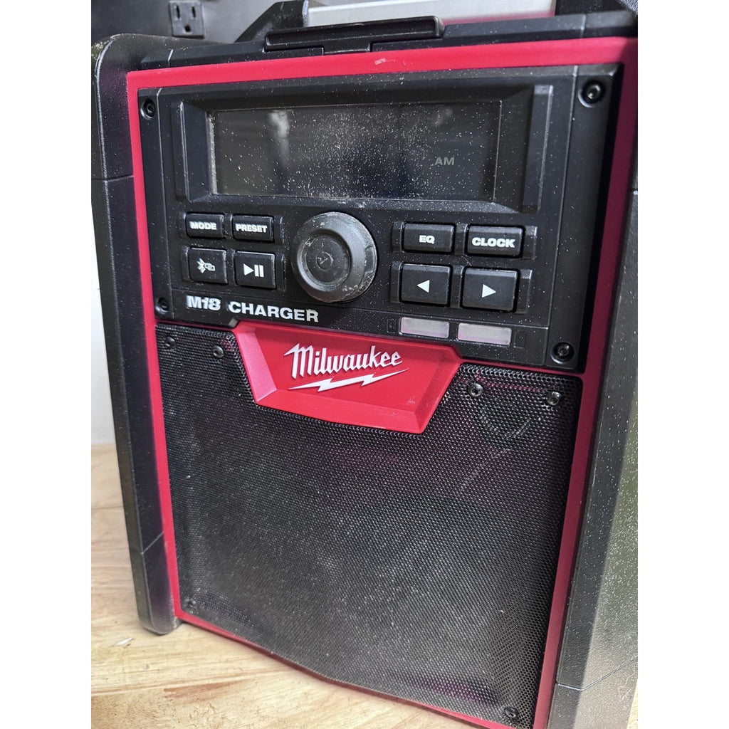 Milwaukee 2792-20 M18 Jobsite Radio Charger Bluetooth USB Tool Only Used