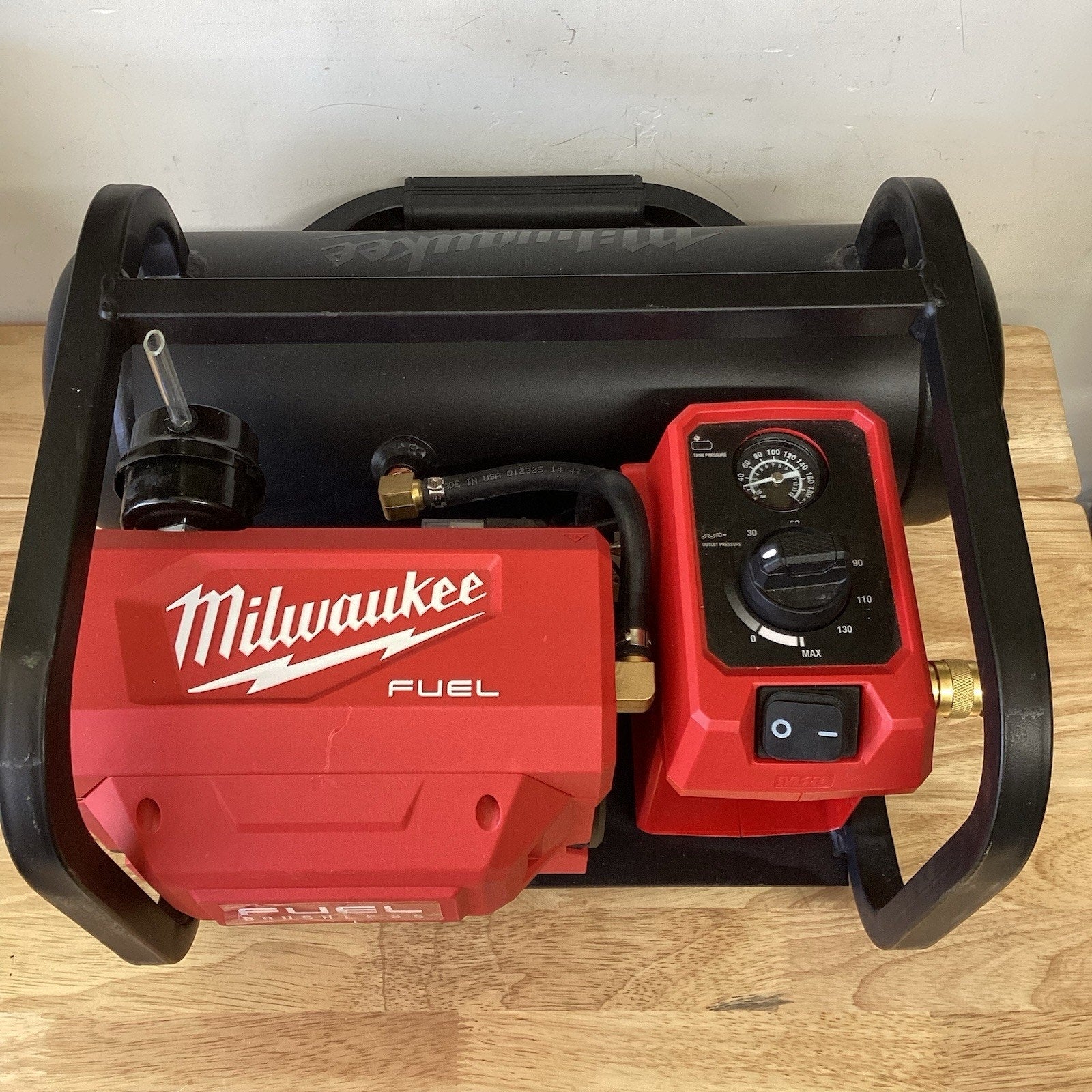 Milwaukee M18 Fuel 2840-20 Electric Air Compressor - Red