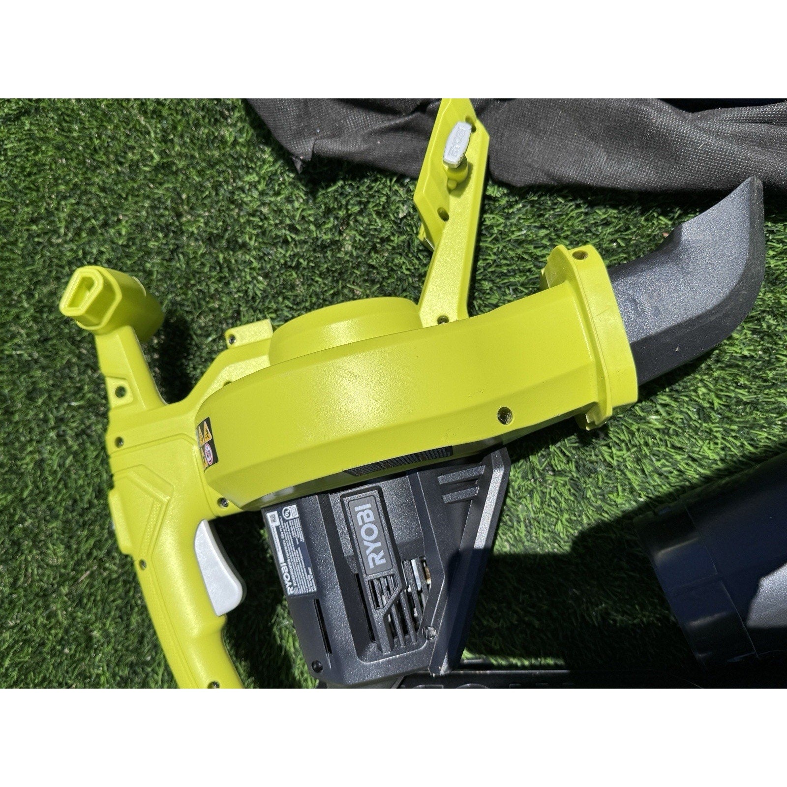 Ryobi RY40405BTL 40V Cordless Leaf Mulcher